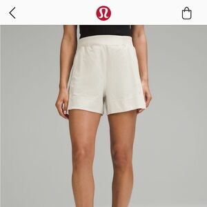 Lululemon stretch woven shorts/ worn twice/ like new condition/ sz med